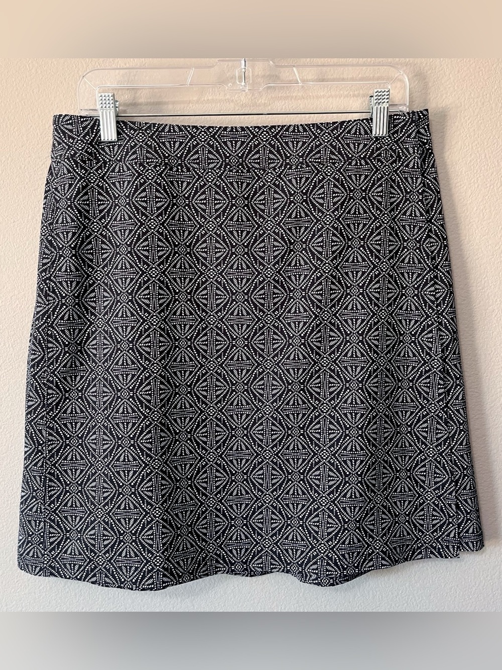 RipSkirt Hawaii Length 2 Skirt Black Farmhouse Twigs Size Medium Travel Beach